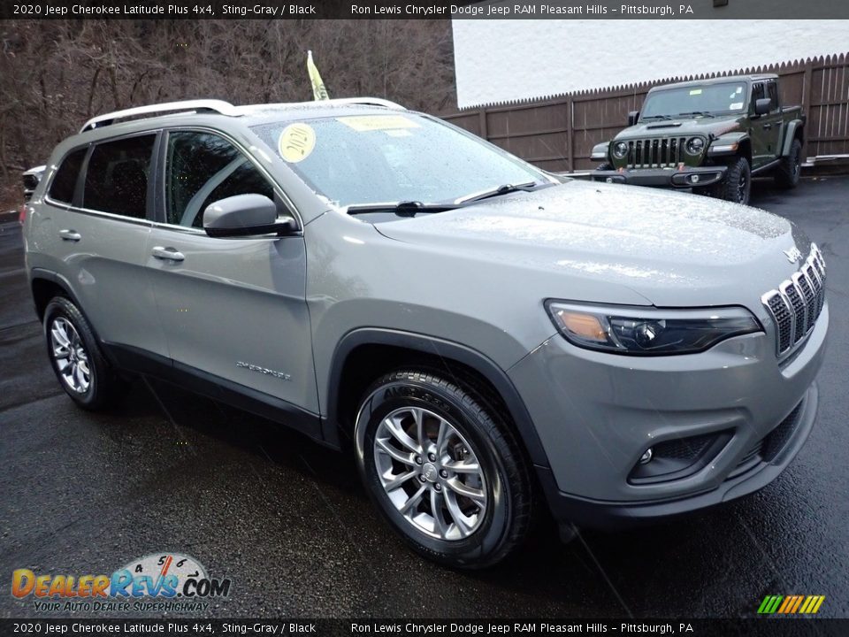 Front 3/4 View of 2020 Jeep Cherokee Latitude Plus 4x4 Photo #8