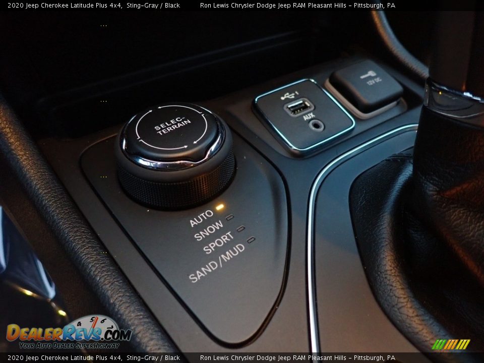 Controls of 2020 Jeep Cherokee Latitude Plus 4x4 Photo #17