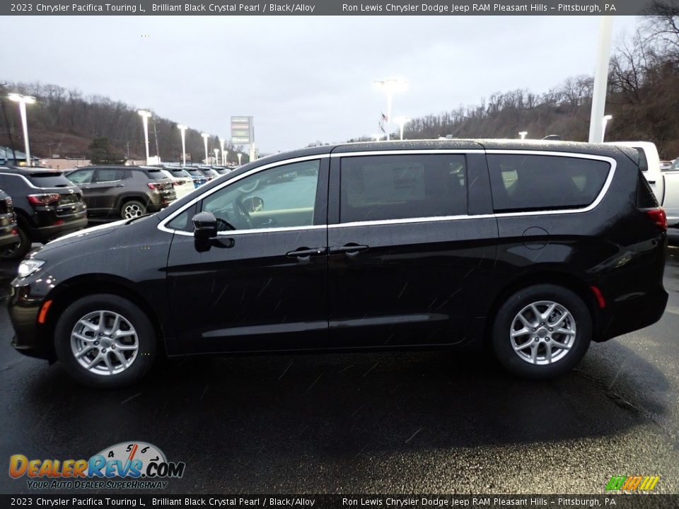 Brilliant Black Crystal Pearl 2023 Chrysler Pacifica Touring L Photo #2