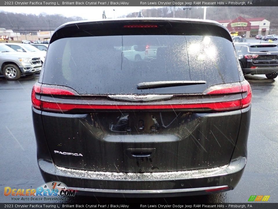 2023 Chrysler Pacifica Touring L Brilliant Black Crystal Pearl / Black/Alloy Photo #5