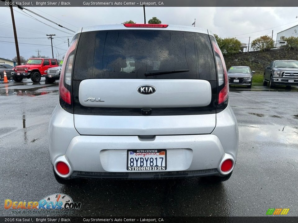 2016 Kia Soul ! Bright Silver / Black Photo #5