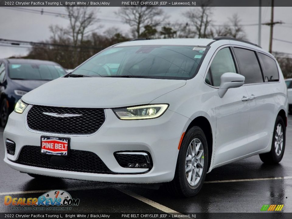 2022 Chrysler Pacifica Touring L Bright White / Black/Alloy Photo #1