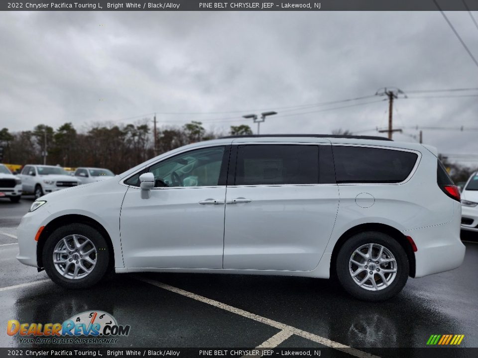 Bright White 2022 Chrysler Pacifica Touring L Photo #3