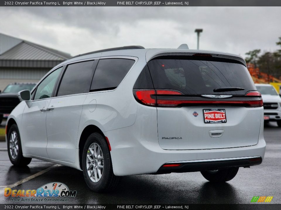 2022 Chrysler Pacifica Touring L Bright White / Black/Alloy Photo #4