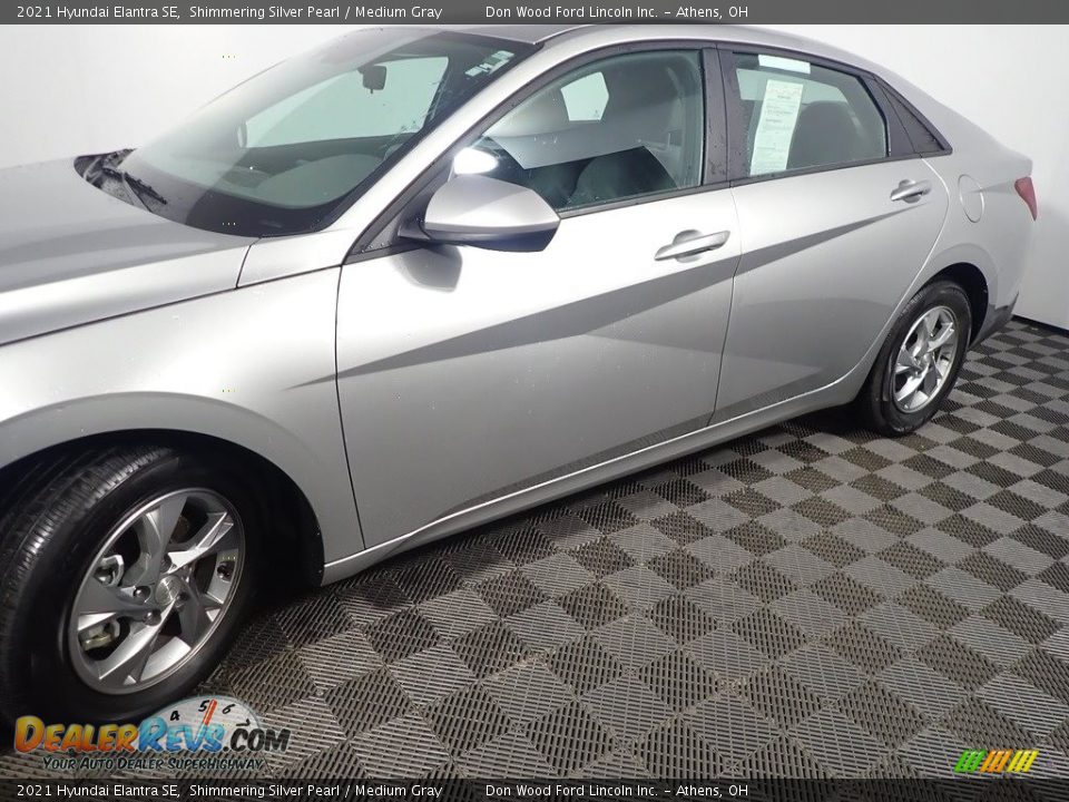 2021 Hyundai Elantra SE Shimmering Silver Pearl / Medium Gray Photo #10