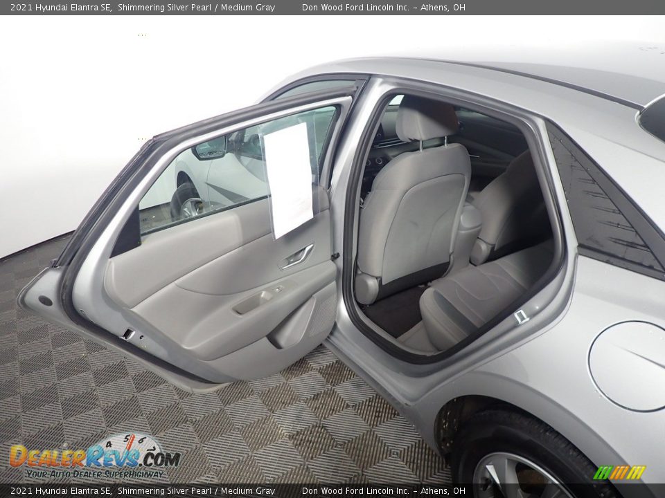 2021 Hyundai Elantra SE Shimmering Silver Pearl / Medium Gray Photo #32