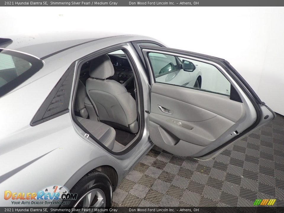 2021 Hyundai Elantra SE Shimmering Silver Pearl / Medium Gray Photo #34