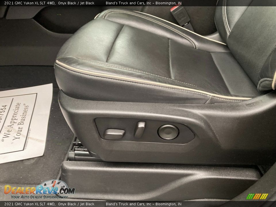 Front Seat of 2021 GMC Yukon XL SLT 4WD Photo #10