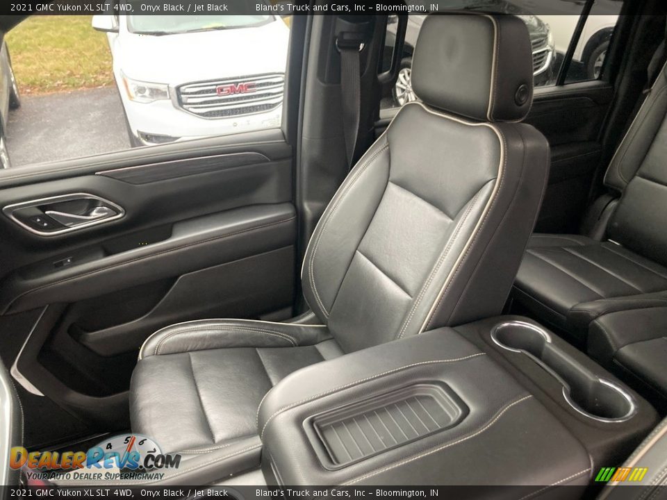 Front Seat of 2021 GMC Yukon XL SLT 4WD Photo #12