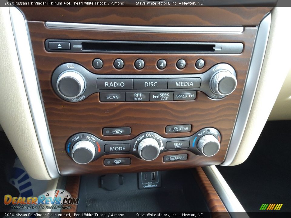 Controls of 2020 Nissan Pathfinder Platinum 4x4 Photo #30