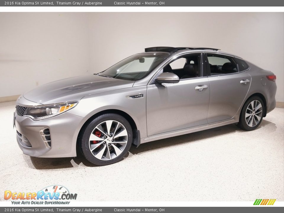 Front 3/4 View of 2016 Kia Optima SX Limited Photo #3