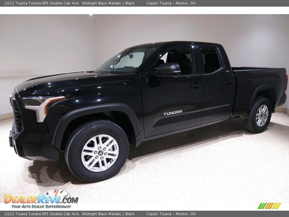 Front 3/4 View of 2022 Toyota Tundra SR5 Double Cab 4x4 Photo #3