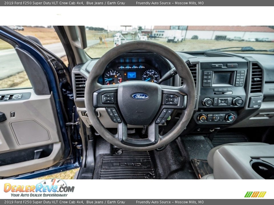 2019 Ford F250 Super Duty XLT Crew Cab 4x4 Blue Jeans / Earth Gray Photo #26