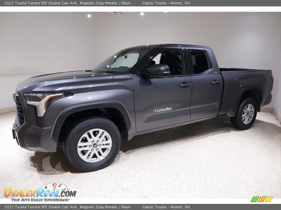 Front 3/4 View of 2022 Toyota Tundra SR5 Double Cab 4x4 Photo #3