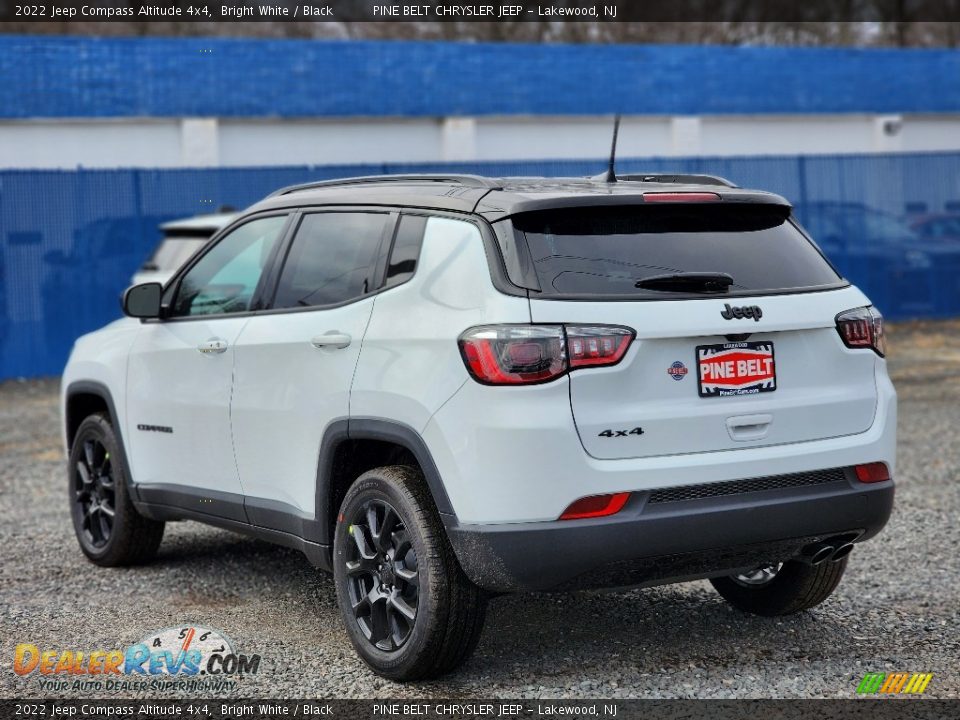 2022 Jeep Compass Altitude 4x4 Bright White / Black Photo #4