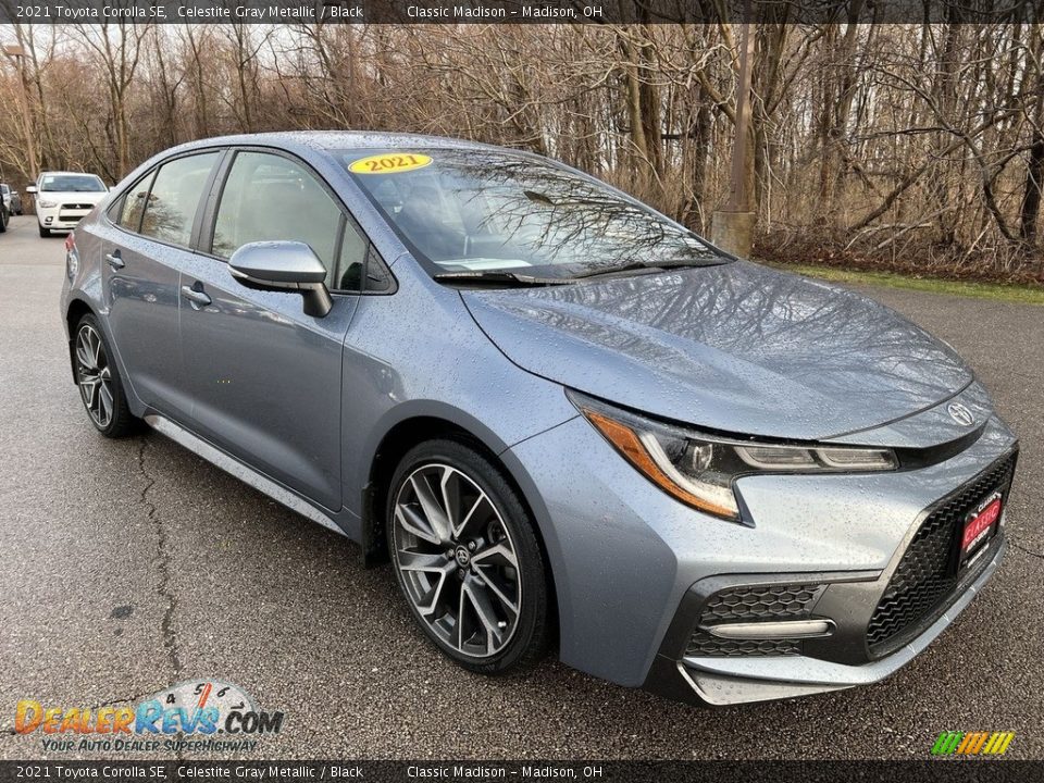 Front 3/4 View of 2021 Toyota Corolla SE Photo #4