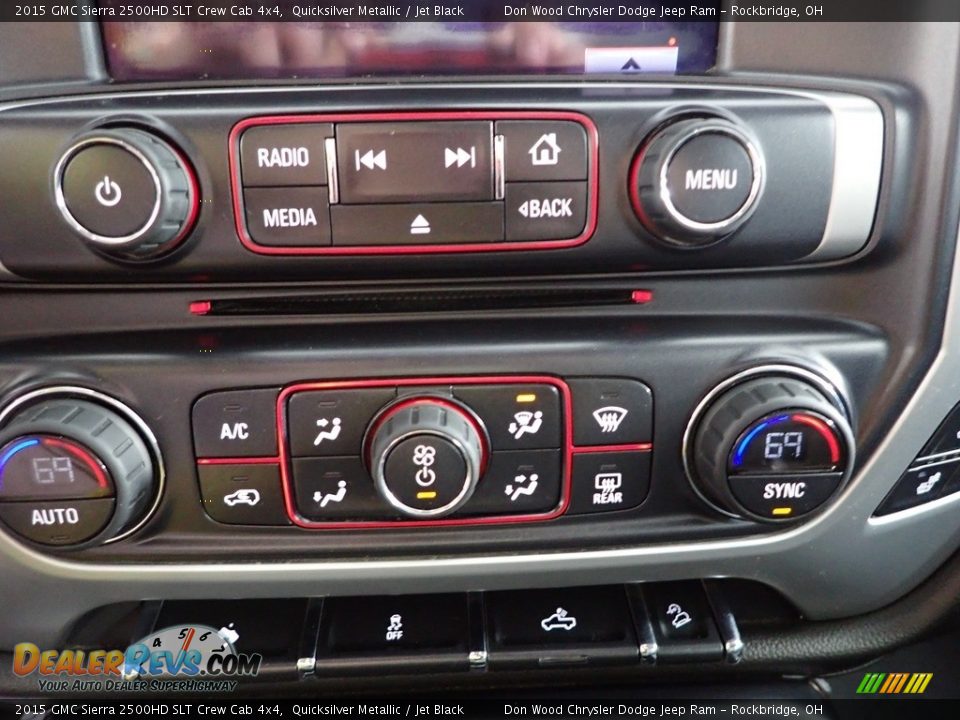 Controls of 2015 GMC Sierra 2500HD SLT Crew Cab 4x4 Photo #19