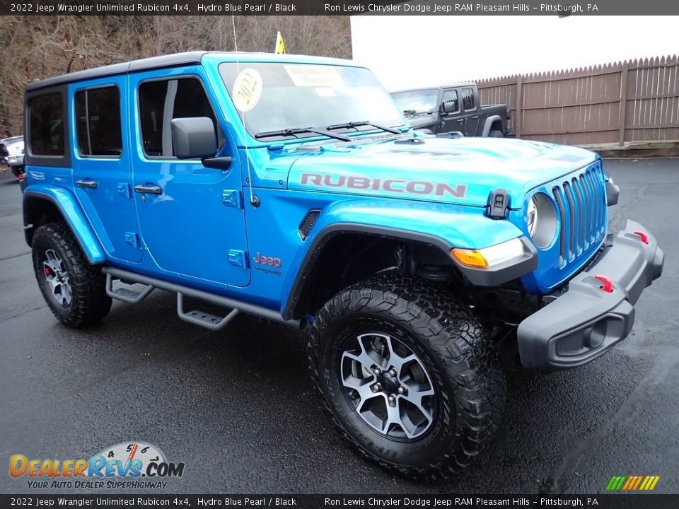 Front 3/4 View of 2022 Jeep Wrangler Unlimited Rubicon 4x4 Photo #8