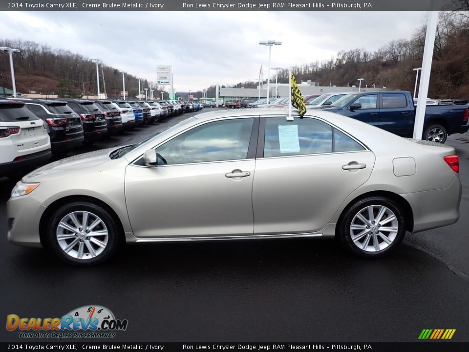 2014 Toyota Camry XLE Creme Brulee Metallic / Ivory Photo #2