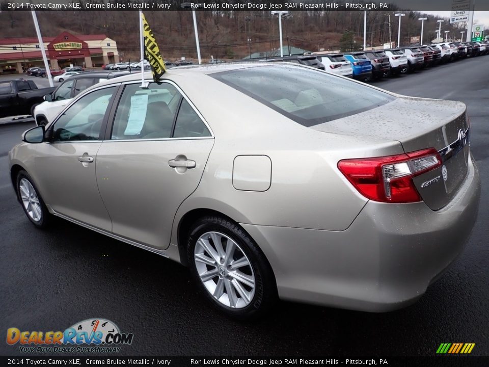 2014 Toyota Camry XLE Creme Brulee Metallic / Ivory Photo #3