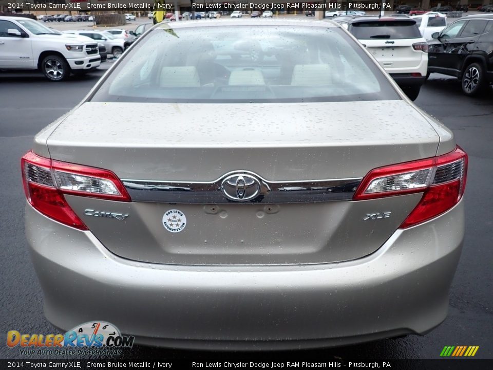 2014 Toyota Camry XLE Creme Brulee Metallic / Ivory Photo #4