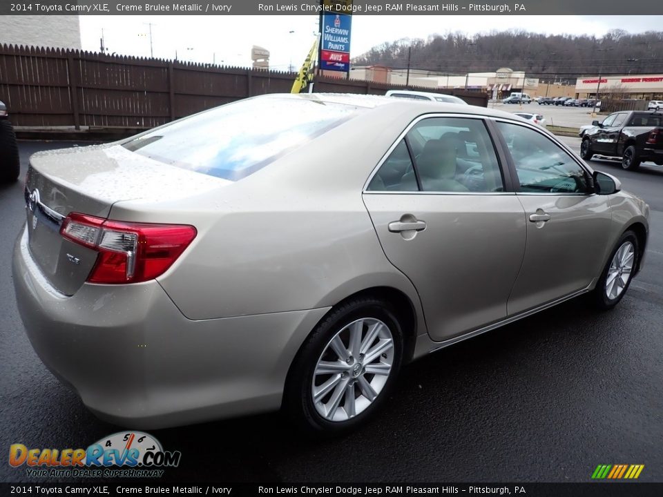 2014 Toyota Camry XLE Creme Brulee Metallic / Ivory Photo #6