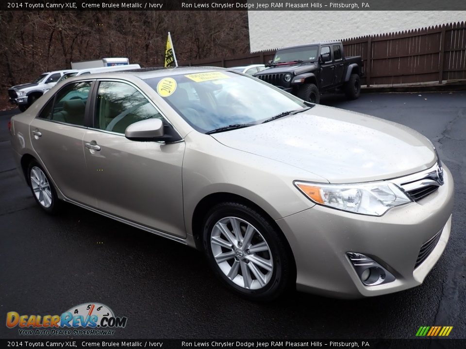 2014 Toyota Camry XLE Creme Brulee Metallic / Ivory Photo #8