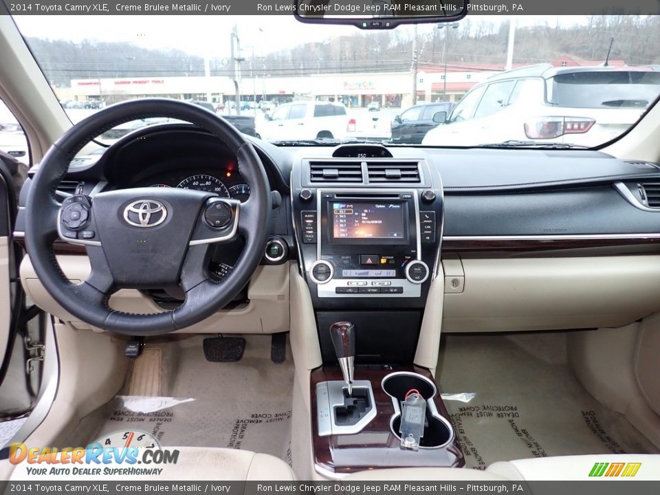 2014 Toyota Camry XLE Creme Brulee Metallic / Ivory Photo #13