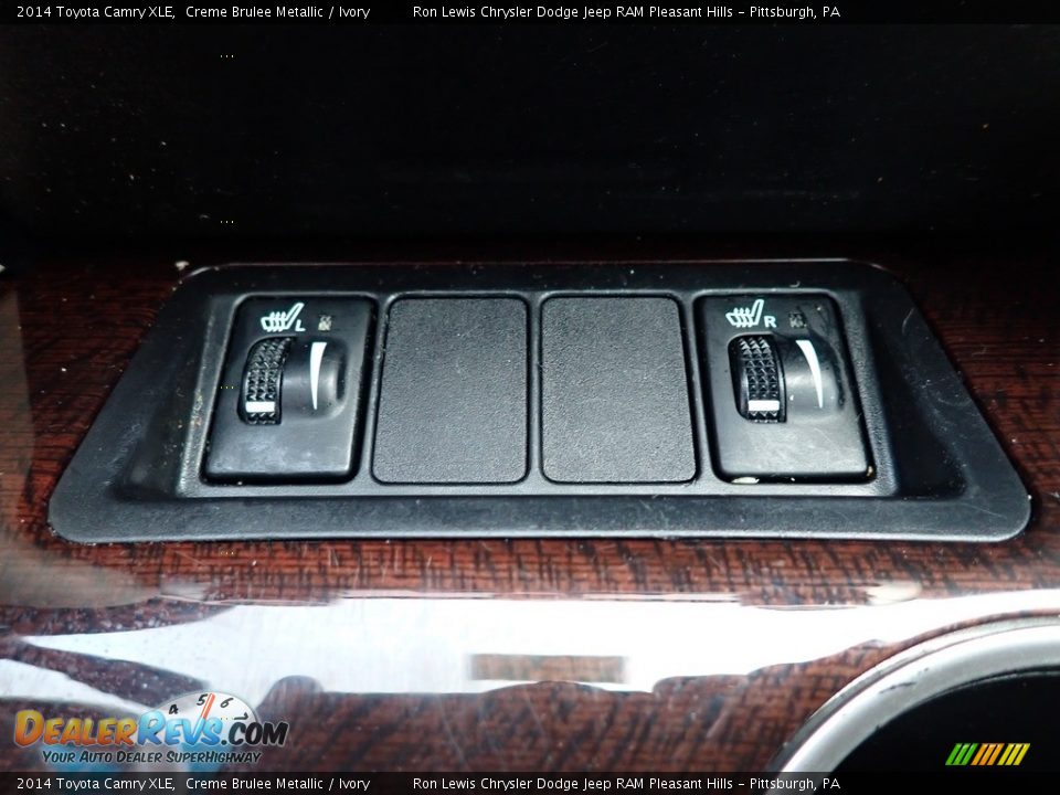 2014 Toyota Camry XLE Creme Brulee Metallic / Ivory Photo #18