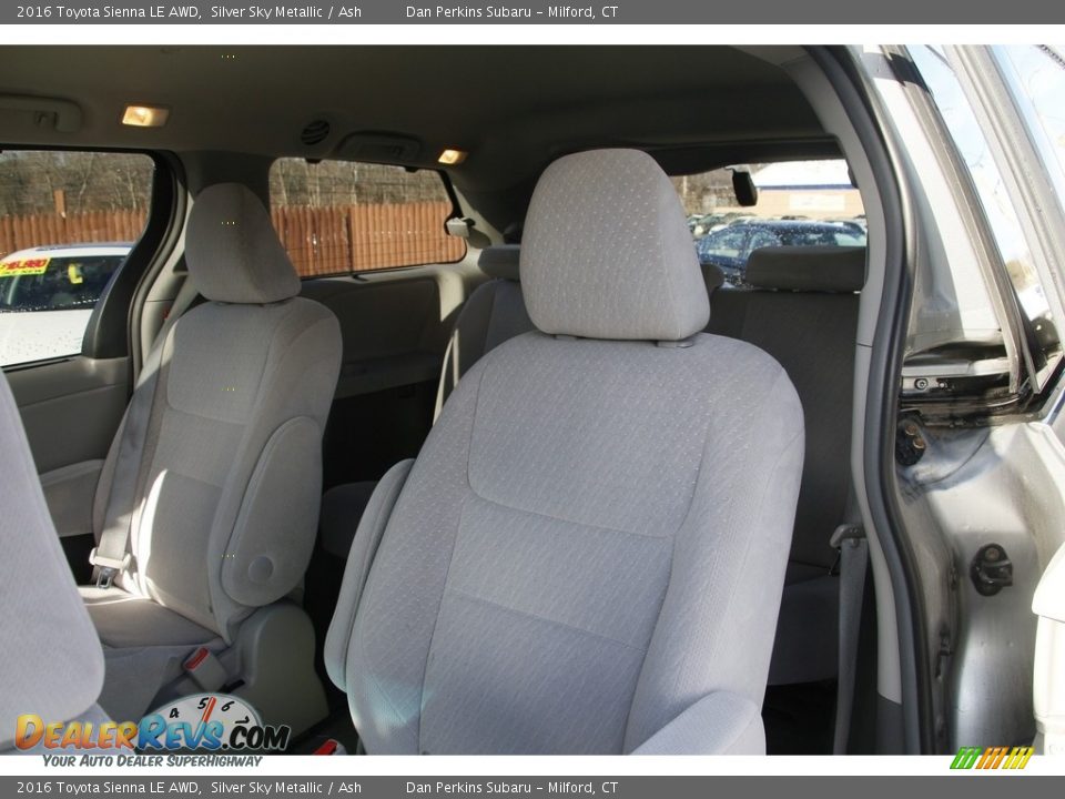 2016 Toyota Sienna LE AWD Silver Sky Metallic / Ash Photo #11