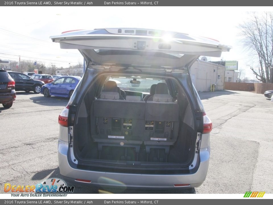 2016 Toyota Sienna LE AWD Silver Sky Metallic / Ash Photo #12