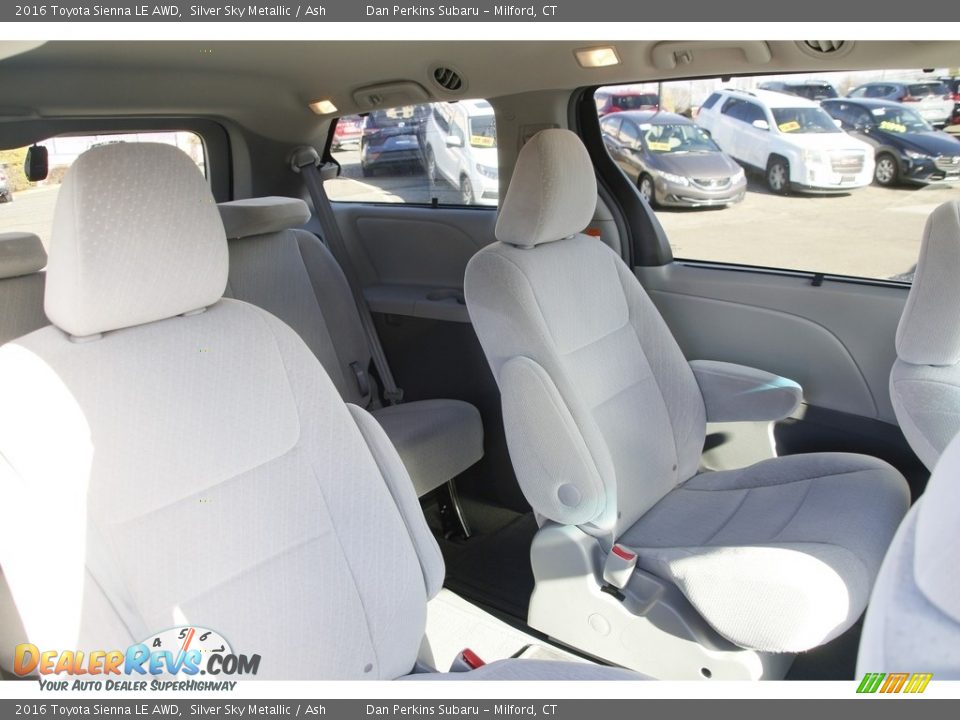 2016 Toyota Sienna LE AWD Silver Sky Metallic / Ash Photo #13