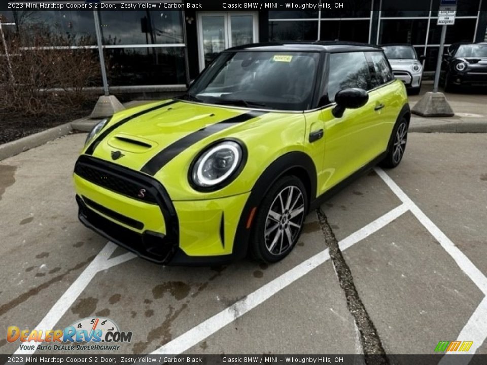 Front 3/4 View of 2023 Mini Hardtop Cooper S 2 Door Photo #1