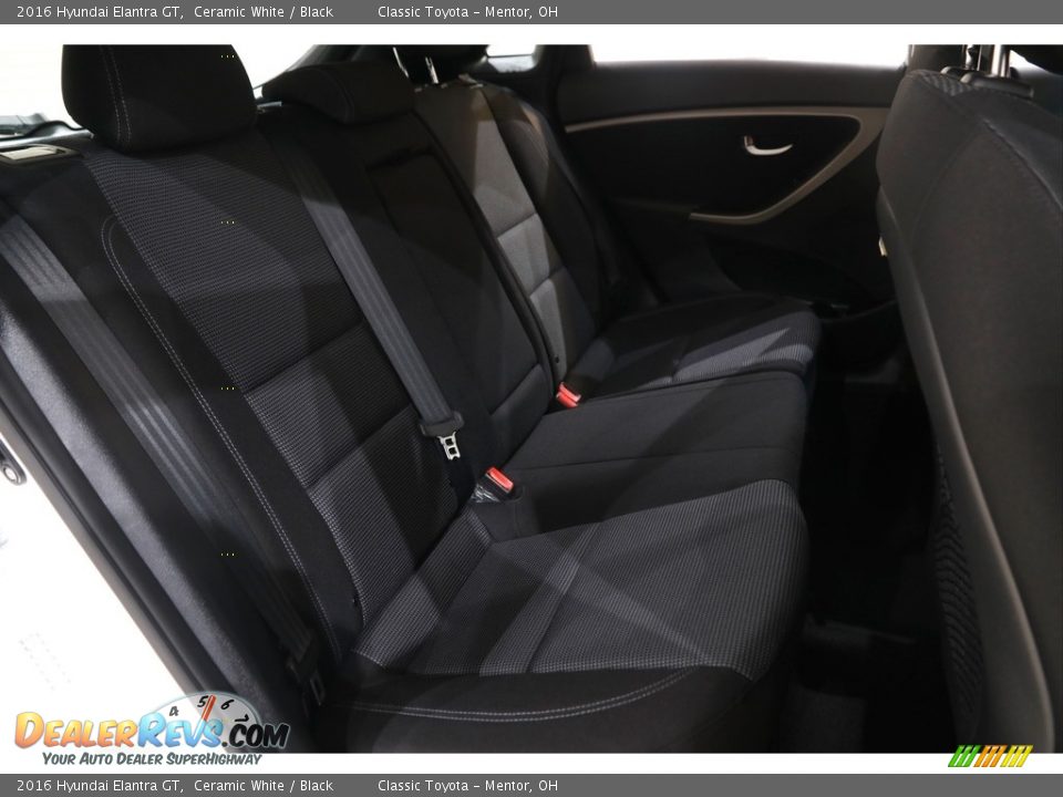 2016 Hyundai Elantra GT Ceramic White / Black Photo #15