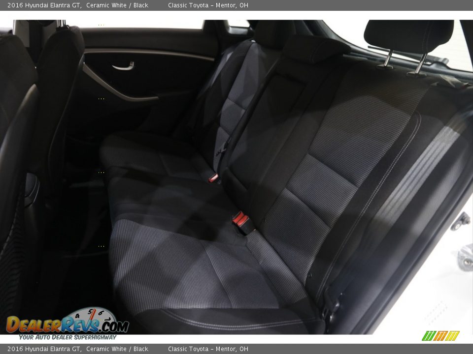 2016 Hyundai Elantra GT Ceramic White / Black Photo #16