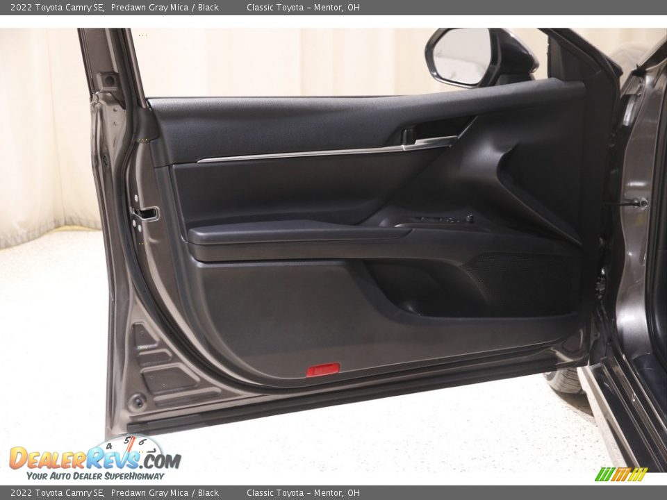 2022 Toyota Camry SE Predawn Gray Mica / Black Photo #4