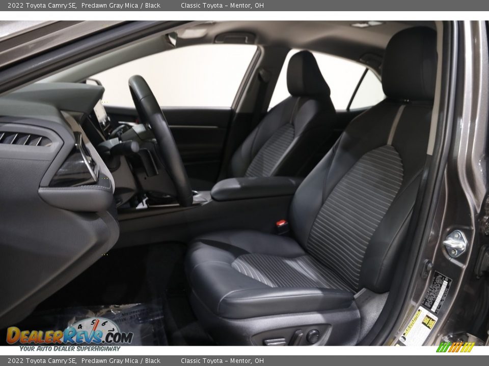 2022 Toyota Camry SE Predawn Gray Mica / Black Photo #5