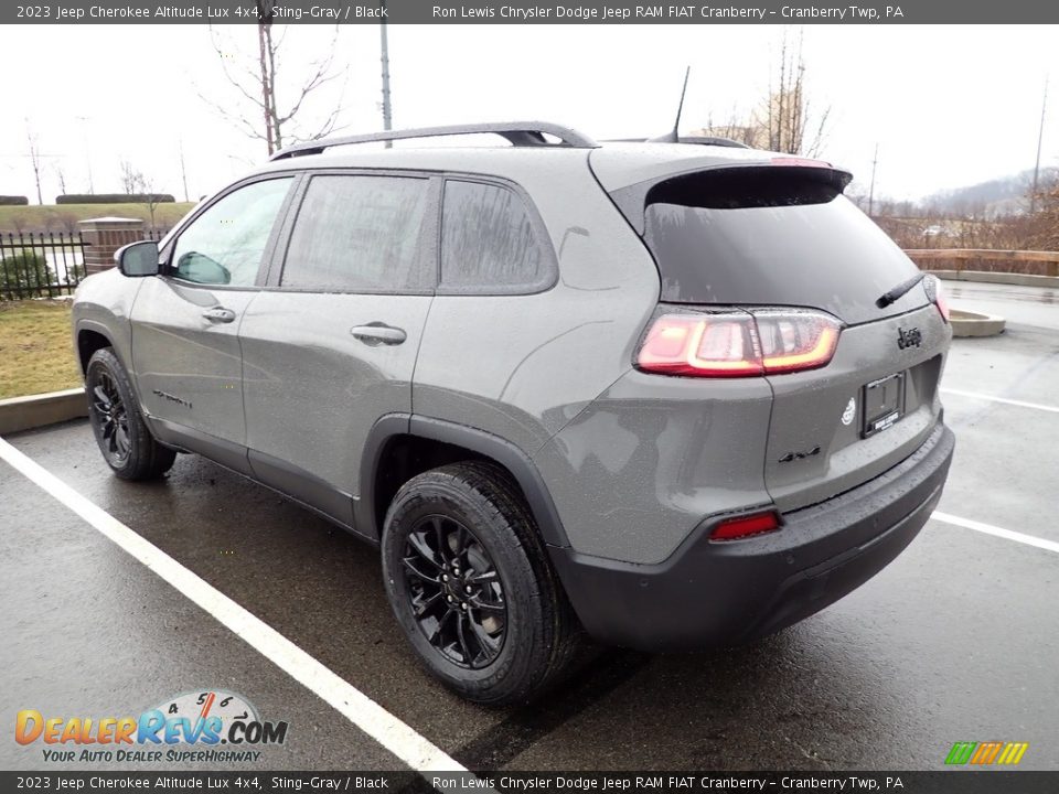 2023 Jeep Cherokee Altitude Lux 4x4 Sting-Gray / Black Photo #3