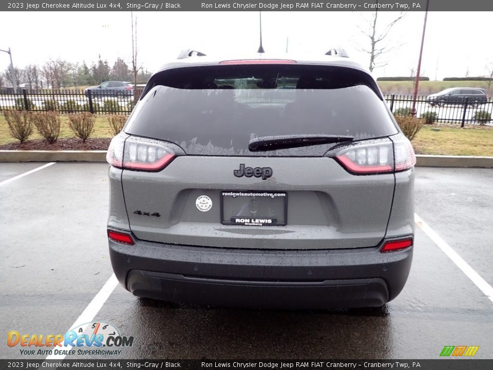 2023 Jeep Cherokee Altitude Lux 4x4 Sting-Gray / Black Photo #4