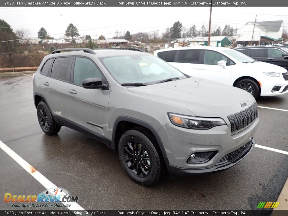 Front 3/4 View of 2023 Jeep Cherokee Altitude Lux 4x4 Photo #7