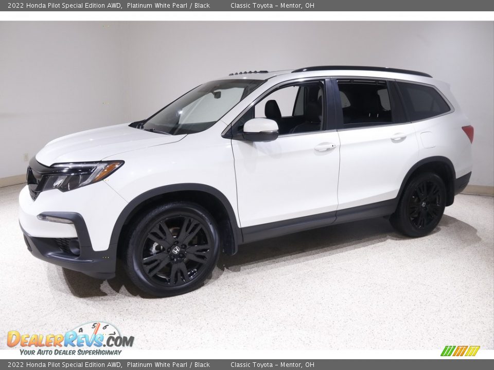 Front 3/4 View of 2022 Honda Pilot Special Edition AWD Photo #3