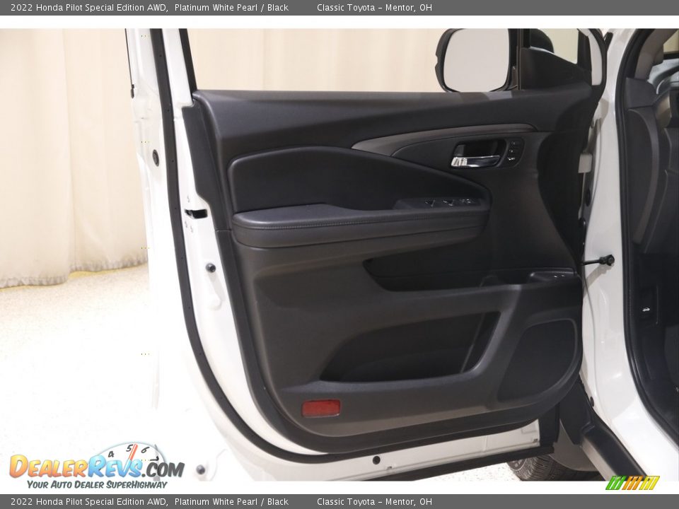 Door Panel of 2022 Honda Pilot Special Edition AWD Photo #4