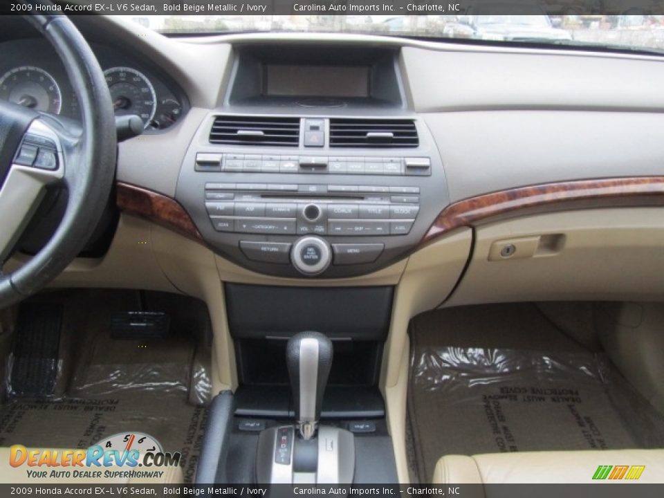 2009 Honda Accord EX-L V6 Sedan Bold Beige Metallic / Ivory Photo #15