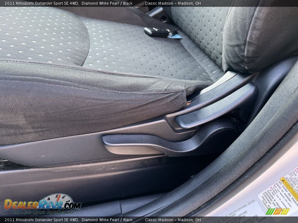 2011 Mitsubishi Outlander Sport SE 4WD Diamond White Pearl / Black Photo #7