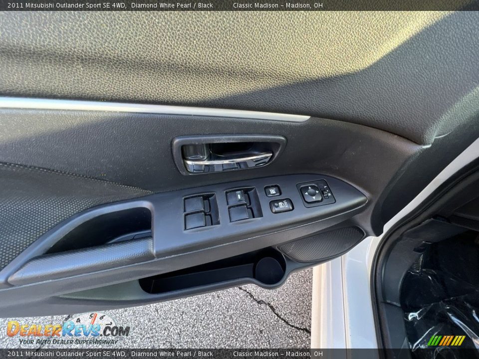 2011 Mitsubishi Outlander Sport SE 4WD Diamond White Pearl / Black Photo #8
