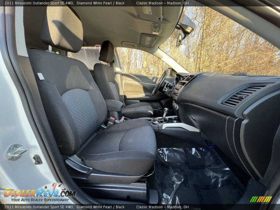 2011 Mitsubishi Outlander Sport SE 4WD Diamond White Pearl / Black Photo #17