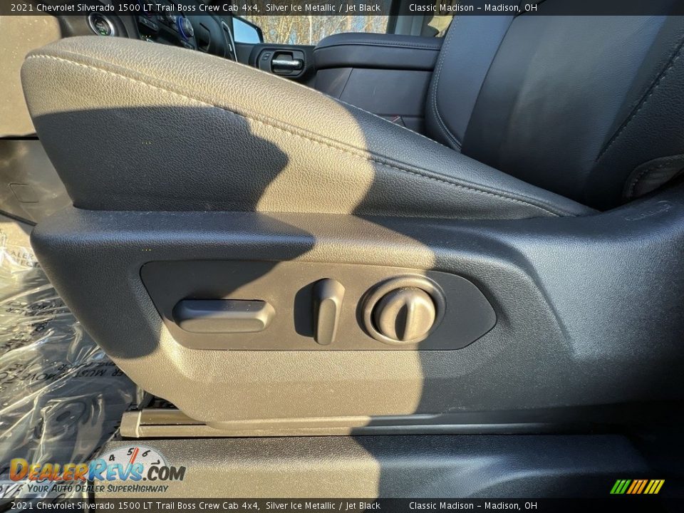 2021 Chevrolet Silverado 1500 LT Trail Boss Crew Cab 4x4 Silver Ice Metallic / Jet Black Photo #7