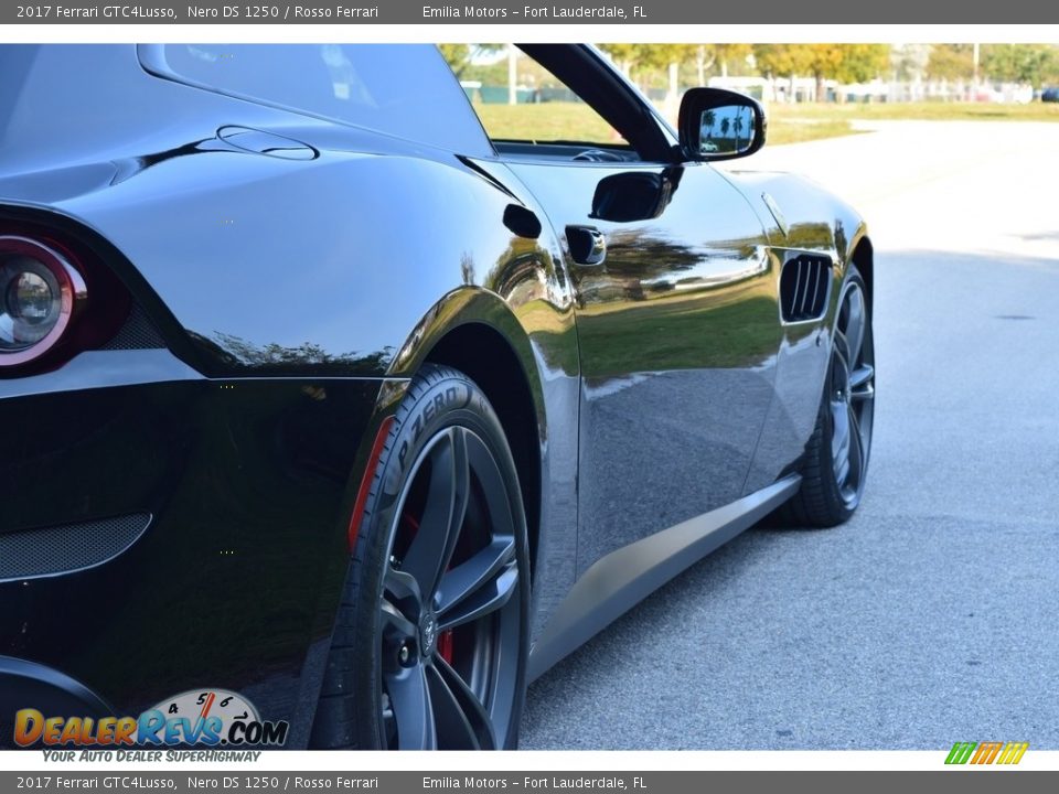 2017 Ferrari GTC4Lusso Nero DS 1250 / Rosso Ferrari Photo #21