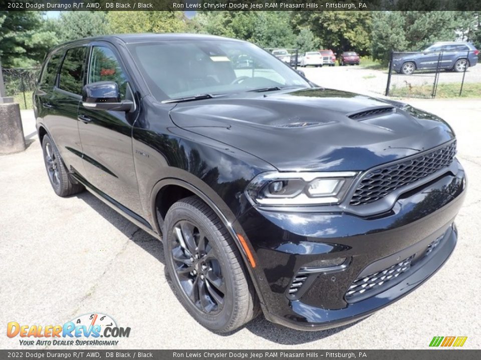 Front 3/4 View of 2022 Dodge Durango R/T AWD Photo #7