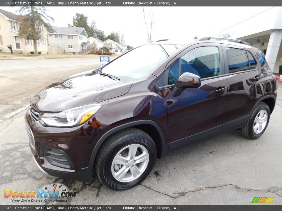 Front 3/4 View of 2022 Chevrolet Trax LT AWD Photo #1